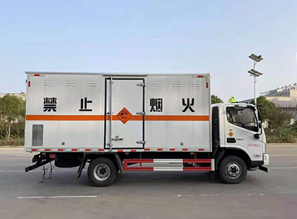 青山爆破器材运输车