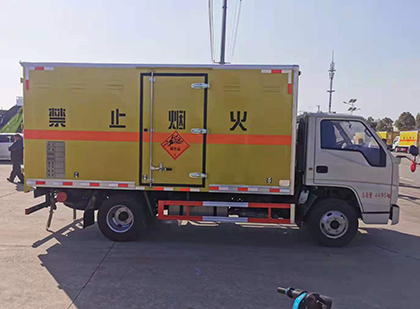青山爆破器材运输车技术升级与安全合规新趋势
